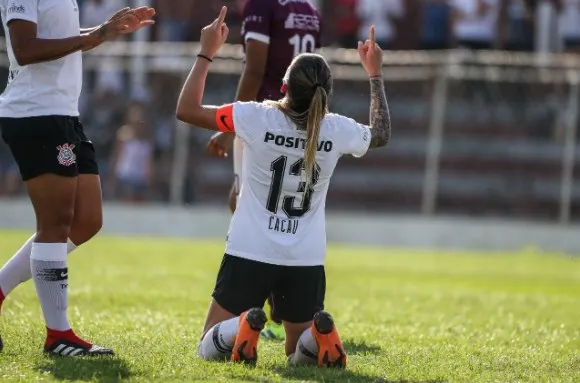 Corinthians domina o Juventus, vence por 4 a 0 e chega a décima vitória seguida na temporada