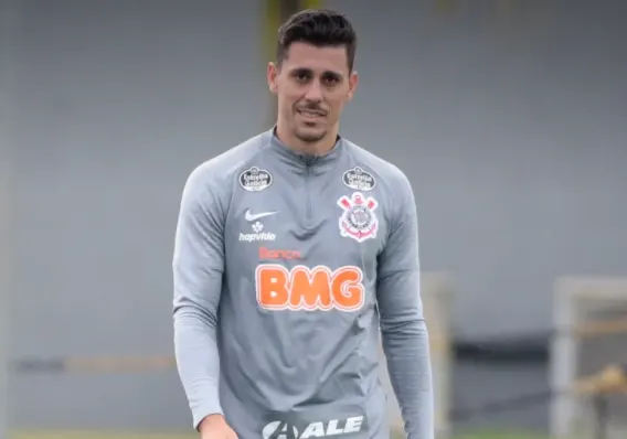 Danilo Avelar pode completar 100 jogos pelo Corinthians nesta quarta-feira