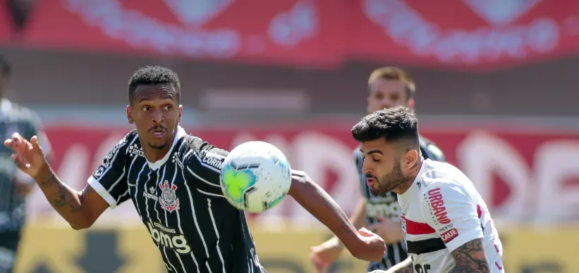 Técnico do Corinthians vê empurrão de Jô em zagueiro do São Paulo e diz que não há provas de soco