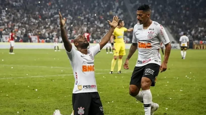 Corinthians provoca rival ao relembrar partidas na Páscoa