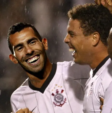 Corinthians brinca com dupla Ronaldo e Tevez: “Já imaginou?”