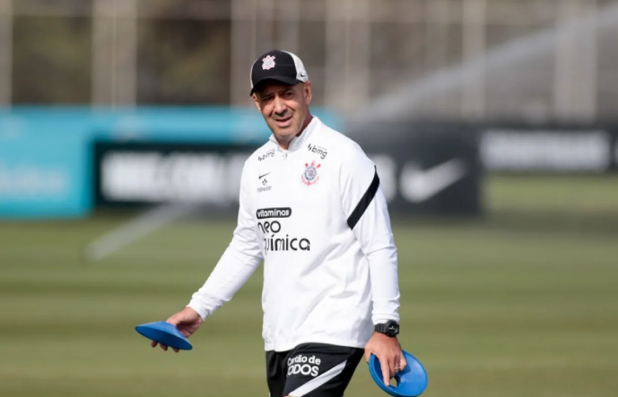 Preparador físico do Corinthians admite tristeza por eliminação, mas valoriza semana de recuperação