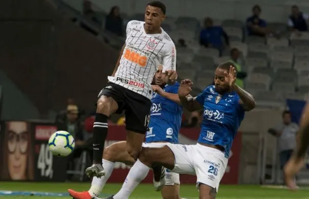 Bola não chega em Gustagol, e jogo do Corinthians não flui no Mineirão 