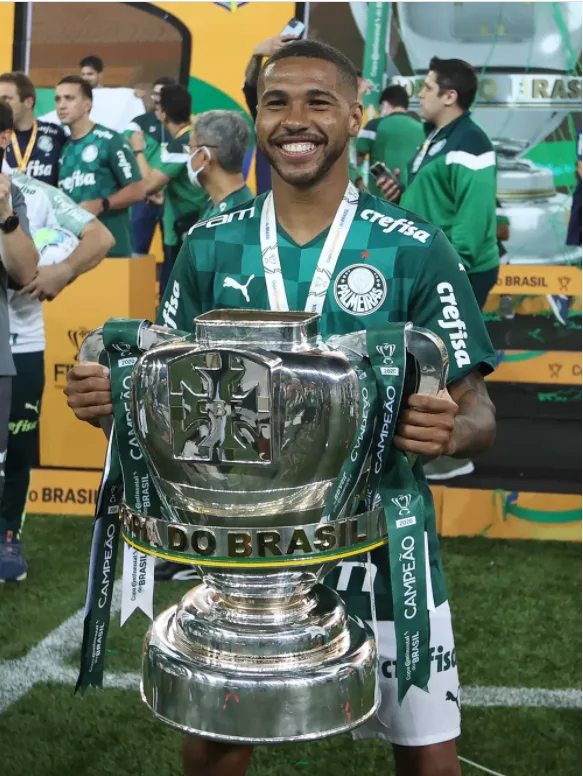 Wesley revela surpresa por vaga de titular do Palmeiras nas finais: 