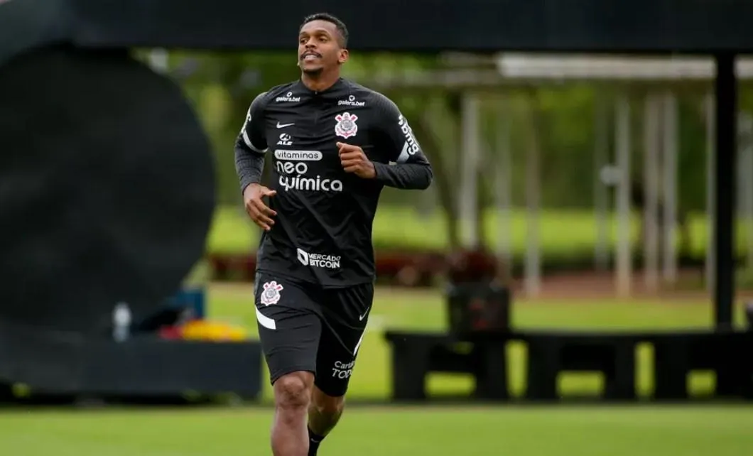 Elenco completo! Jô volta ao CT do Corinthians após ter Covid-19