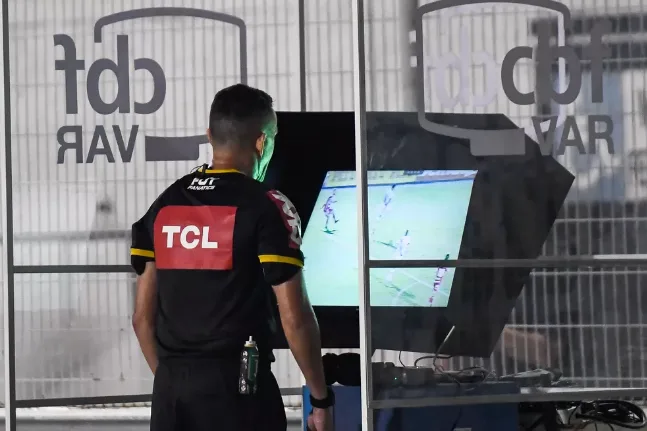 CBF decide liberar áudios do VAR em jogos do Campeonato Brasileiro