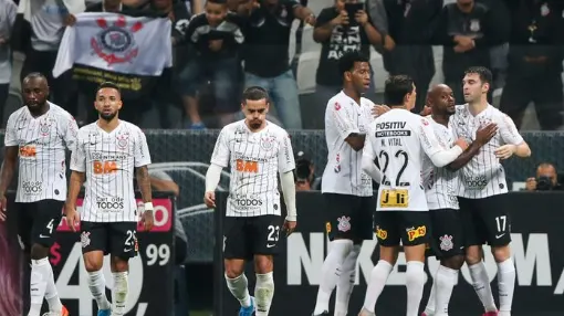 Corinthians parcela salários de abril de jogadores em duas vezes