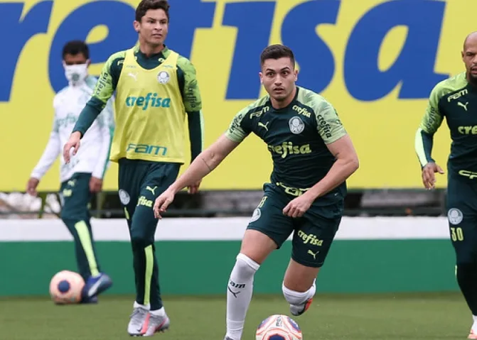 Após trabalho físico, Luan Silva volta a treinar com elenco do Palmeiras