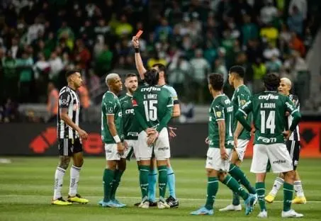 Palmeiras se classifica para terceira semifinal seguida com drama e empurrado por torcida incansável