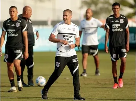 Pelo Corinthians, Sylvinho tem dois títulos e lance de herói em cima do Palmeiras