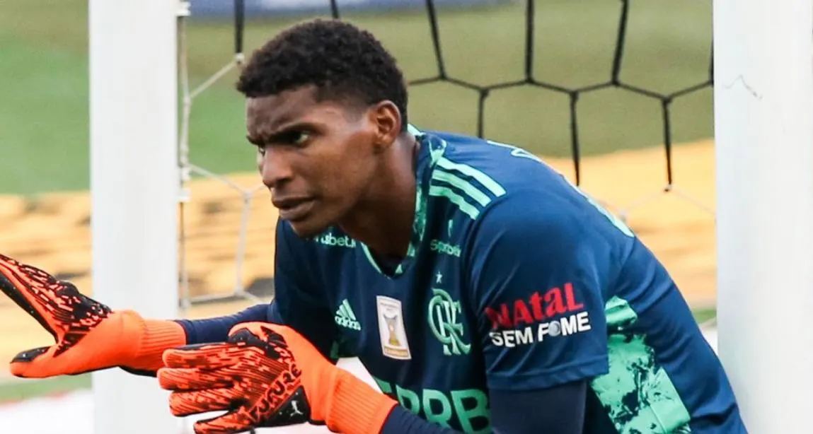 Corinthians avalia cinco opções para contratar goleiro e jogador do Flamengo está na mira