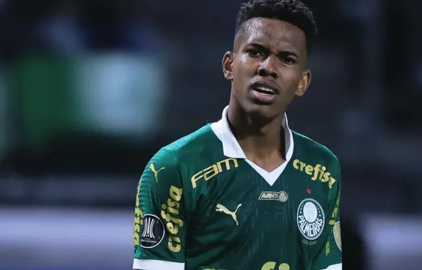 Estêvão, do Palmeiras, esperou proposta do Barcelona: confira detalhes da negociação.