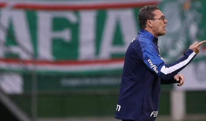 Denílson vê Luxemburgo perdido no Palmeiras: 