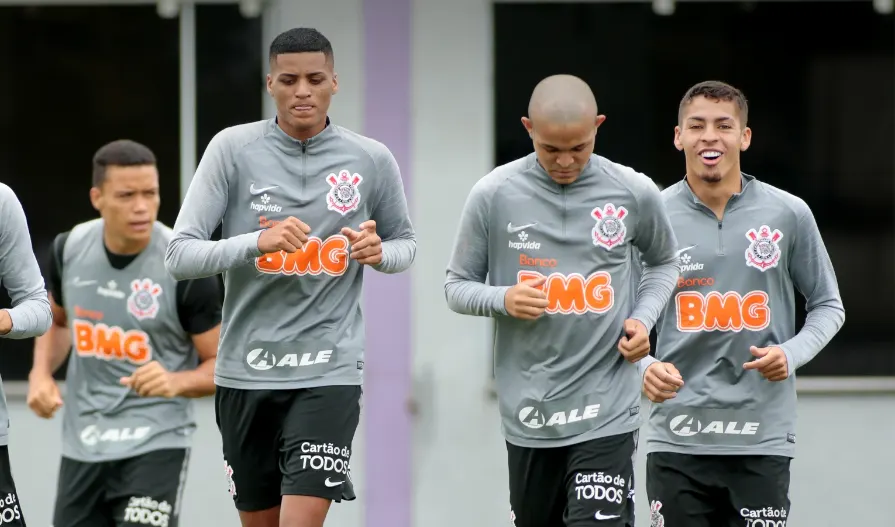 Sem contratações, Corinthians vê jovens como 