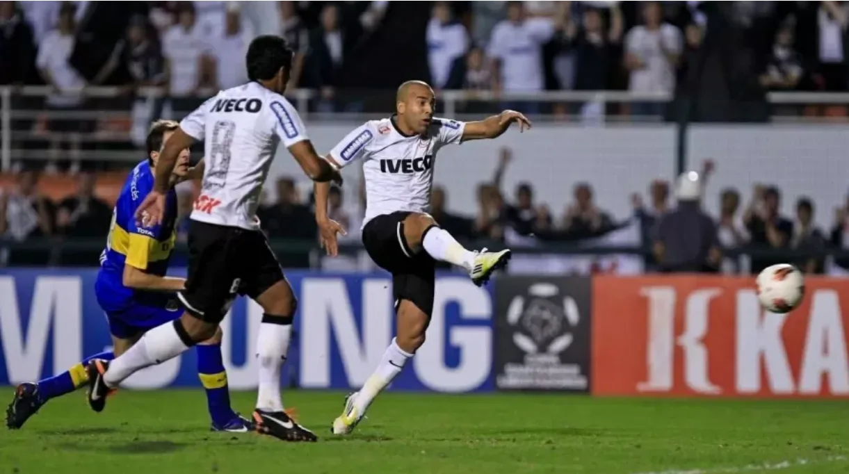 Sheik diz que jogou a final da Libertadores com chuteira branca e verde