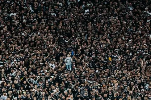 Corinthians anuncia redução de preço dos ingressos na arena