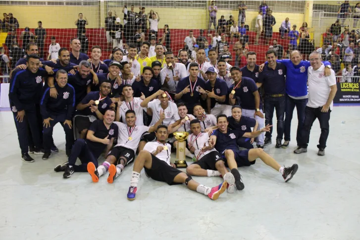 É campeão! Com virada histórica, Corinthians vence Palmeiras e conquista o Metropolitano Sub-18