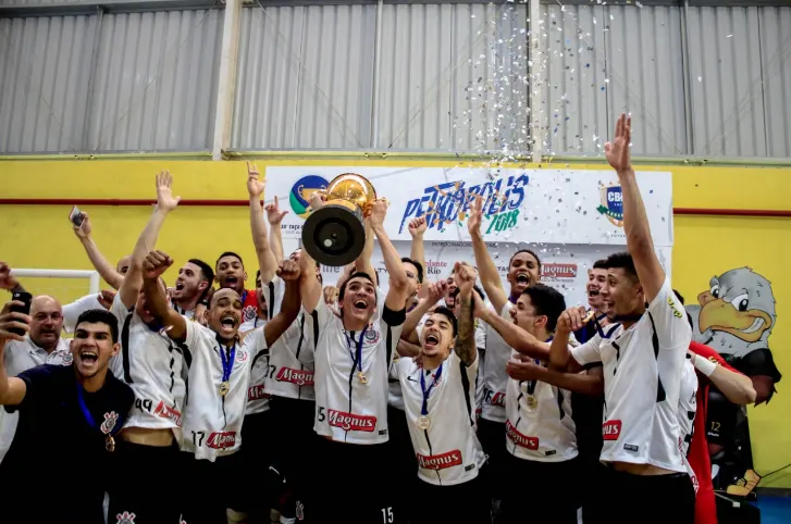 Equipe Sub-20 do Corinthians conquista Taça Brasil de Futsal