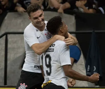 [ENQUETE] Para você Boselli e Gustagol conseguem jogar juntos?