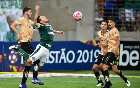 Moisés e Gustavo Henrique são punidos com um jogo de suspensão