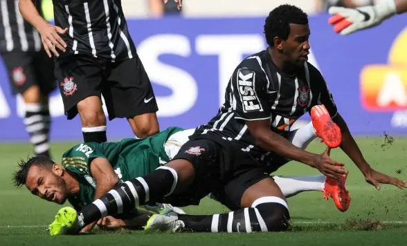 Corinthians ‘monta quebra-cabeça’ para anúncio oficial de Gil