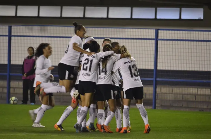 [FUTEBOL FEMININO] Adriana marca, Corinthians vence o Kindermann e garante vaga nas finais do Brasileirão