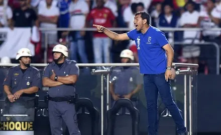 Voo fretado e volta na madrugada: Corinthians tenta otimizar tempo em Chapecó