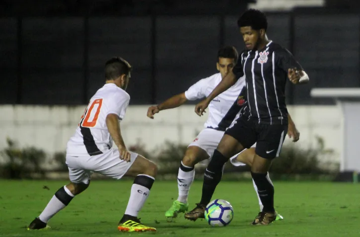 Corinthians empata com Vasco na estreia do Brasileirão Sub-20