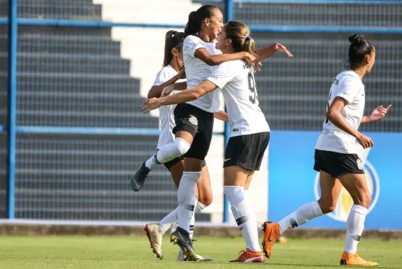 Com Erika e Adriana, Seleção Brasileira encara a Espanha nesta sexta-feira (05)