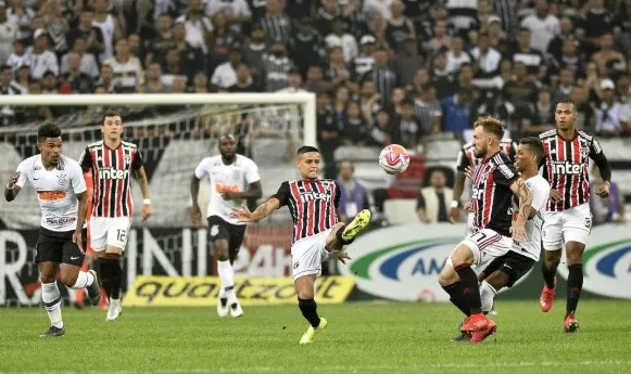 FPF admite erros de árbitro em Corinthians x São Paulo, mas rejeita punição