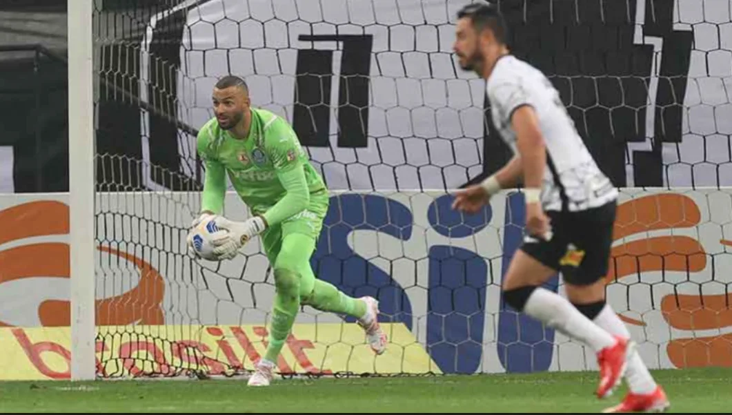 Weverton lamenta derrota no Dérbi e prega foco total na Libertadores