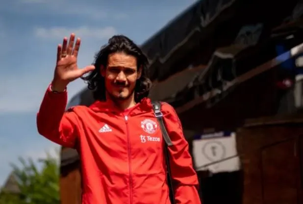 Reforço? Cavani se despede do Manchester United e fica livre no mercado