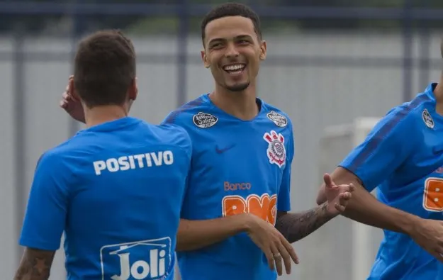 [ENQUETE] Para você o Corinthians está certo em liberar o volante Thiaguinho para o Oeste?