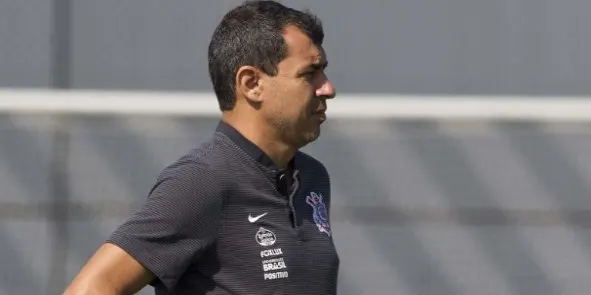 Corinthians vai na contramão dos rivais e monta 2019 em função de Carille