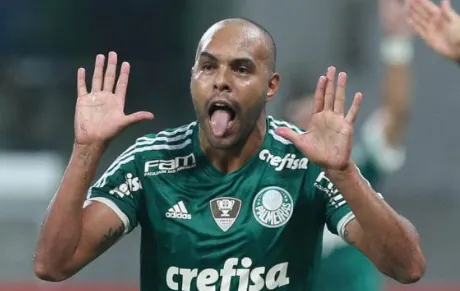 CSA anuncia a contratação do atacante Alecsandro, ex-Palmeiras e Flamengo