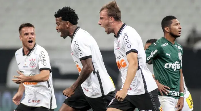 Bateria aérea do Corinthians castiga Palmeiras e impulsiona arrancada