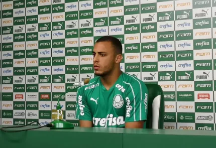 Tímido, Arthur Cabral se espelha no seguidor Gabriel Jesus e diz voltar ao Palmeiras 