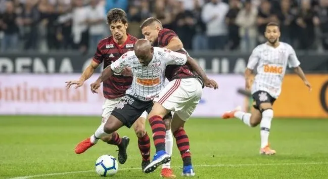 Com gol de Willian Arão, Flamengo vence Corinthians na Copa do Brasil