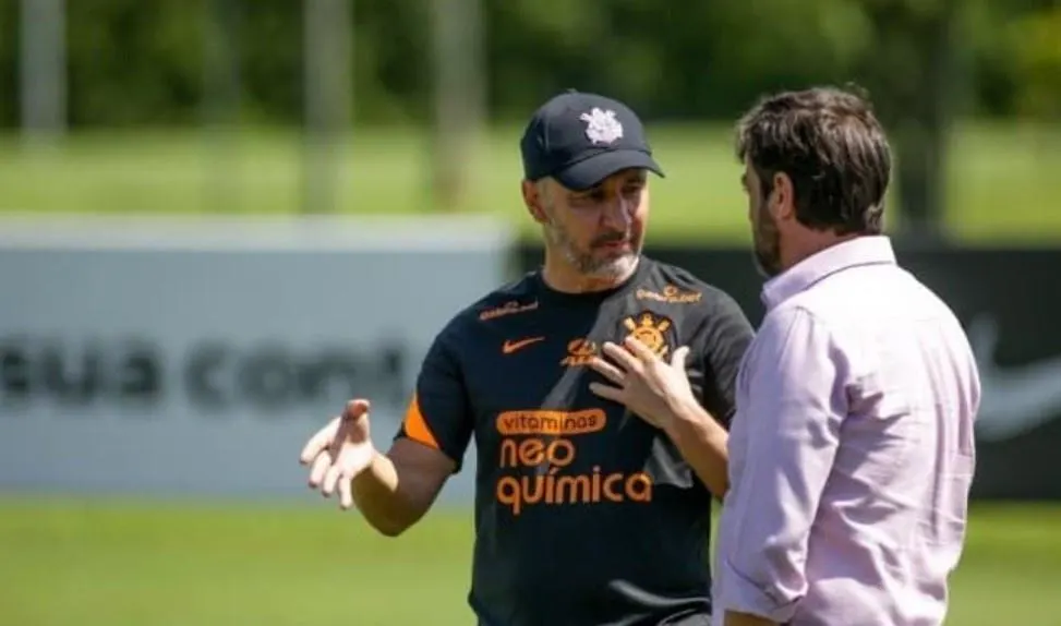 Vampeta ‘sobe o tom’ com Vitor Pereira e dá conselho a Duílio sobre futuro do Corinthians