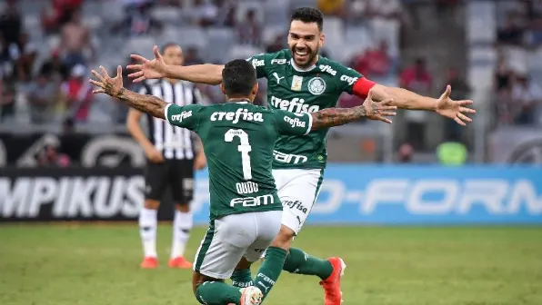 Felipão escala Palmeiras titular em amistoso; Willian fica fora do banco