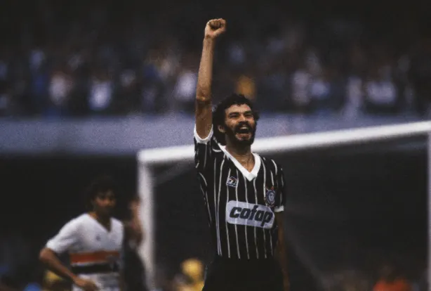 Há 42 anos, Sócrates marcava seu primeiro gol pelo Corinthians