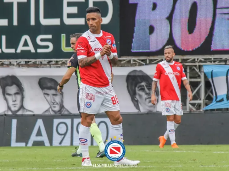 Barrios rescinde com o Argentinos Juniors e quer voltar ao Brasil para Libertadores