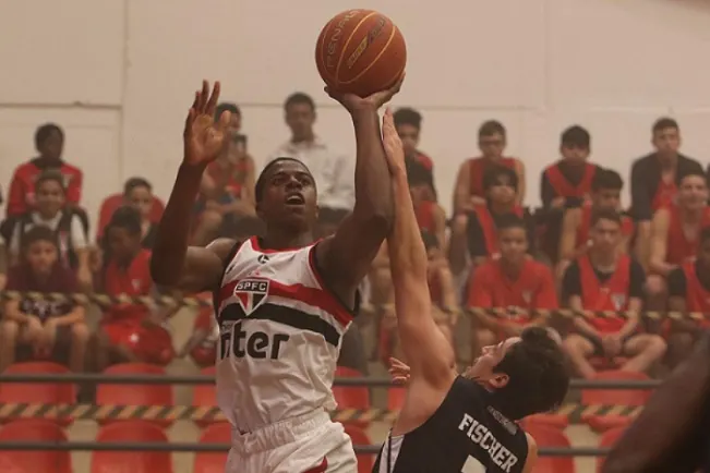 São Paulo e Corinthians entram em quadra nesta terça-feira pelo NBB