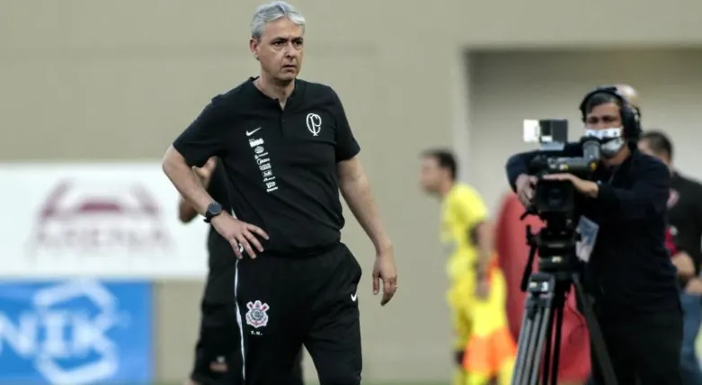 T. Nunes rechaça rótulo de técnico ofensivo e fala em entender Corinthians