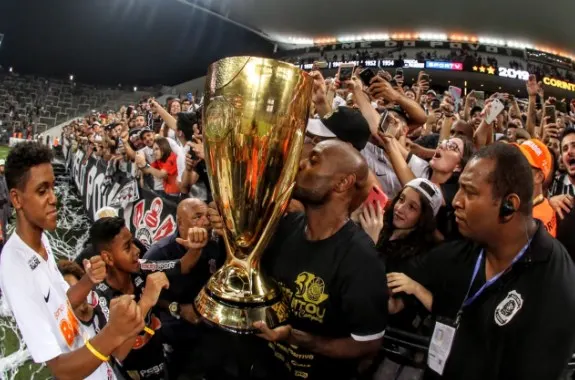 #TRIntou – Taça do tricampeonato passará por todos os setores da Arena Corinthians, nesta quarta-feira