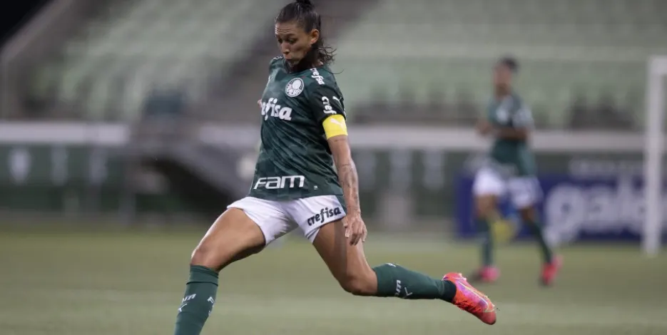 Bia Zaneratto e outras atletas criam movimento para aumentar a visibilidade do futebol feminino