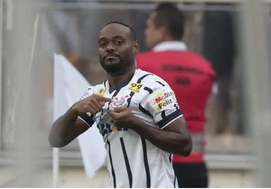 Relembre a primeira passagem de Vagner Love pelo Timão