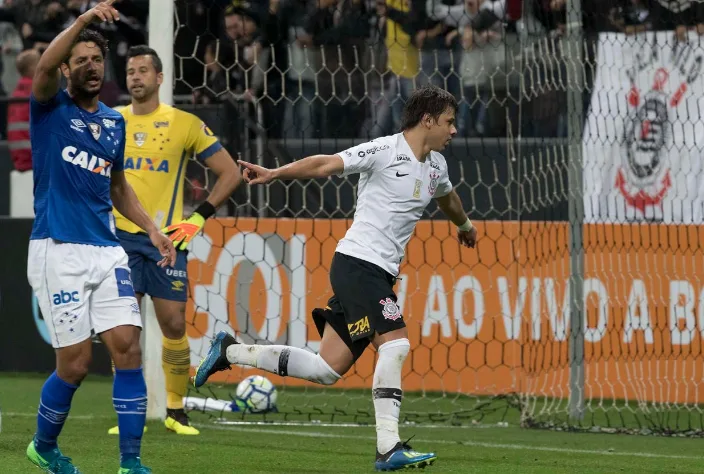 Corazón corinthiano! Romero faz dois e Timão vence Cruzeiro pelo Brasileirão