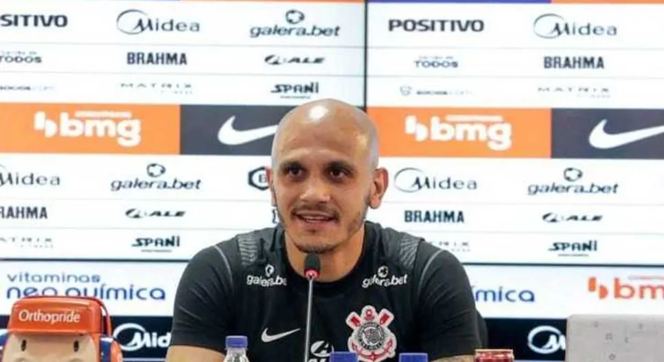 Fábio Santos elogia sistema de rodízio no Corinthians