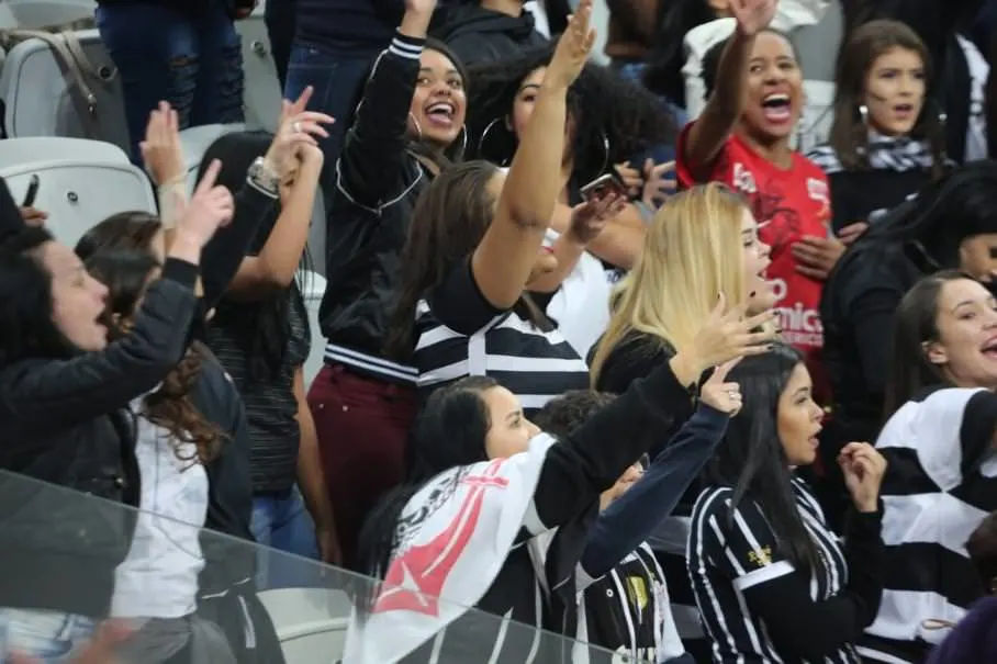 Com presença de mais de 15 mil mulheres, Corinthians empata em 2 a 2 com Cruzeiro